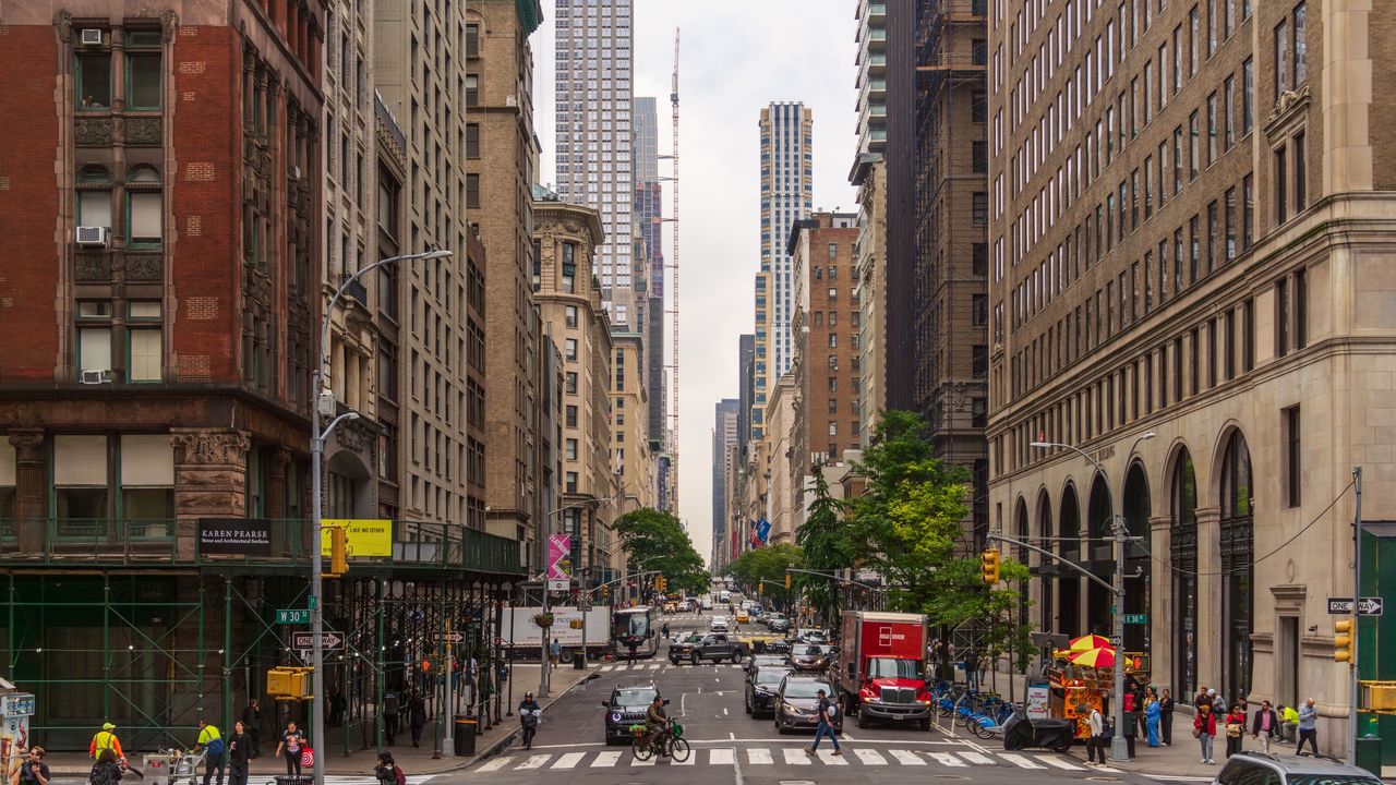 Una calle concurrida de Midtown Manhattan, Nueva York